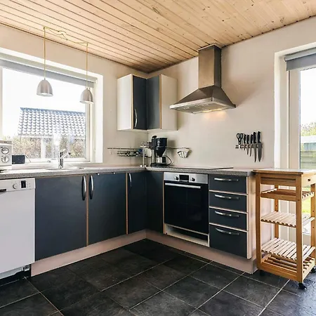 6 Person In Nyaraló *