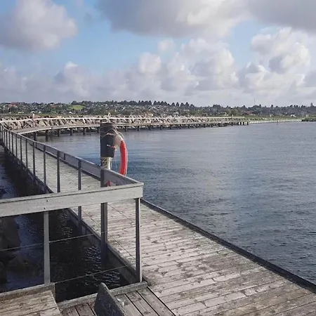 6 Person In Nyaraló *